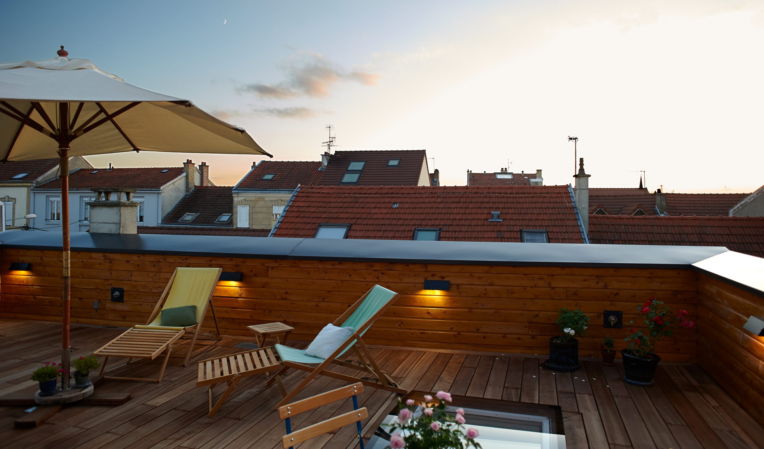 Construction extension en bois avec toit terrasse