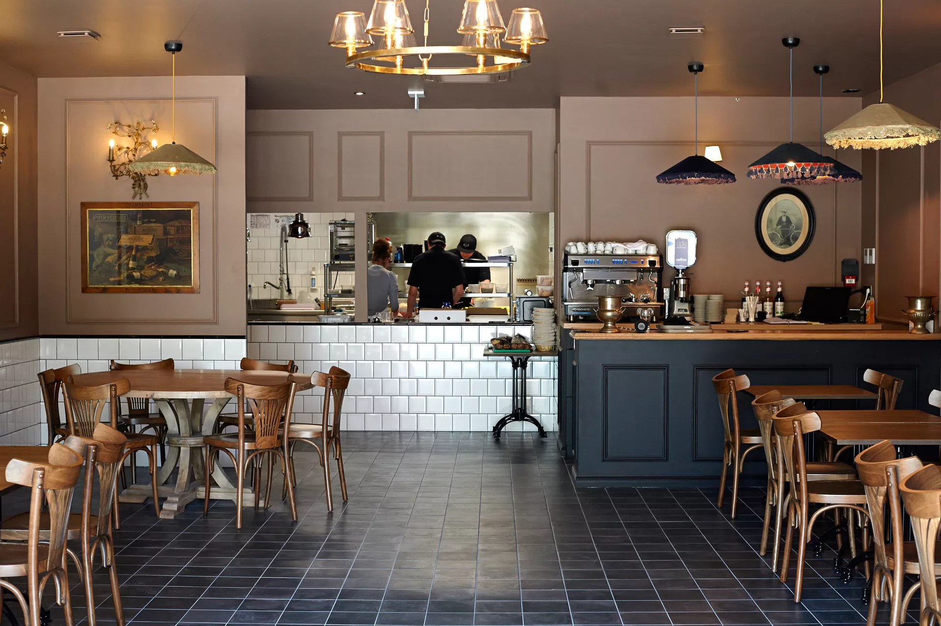 Salle de restaurant après travaux de rénovation à Bezannes
